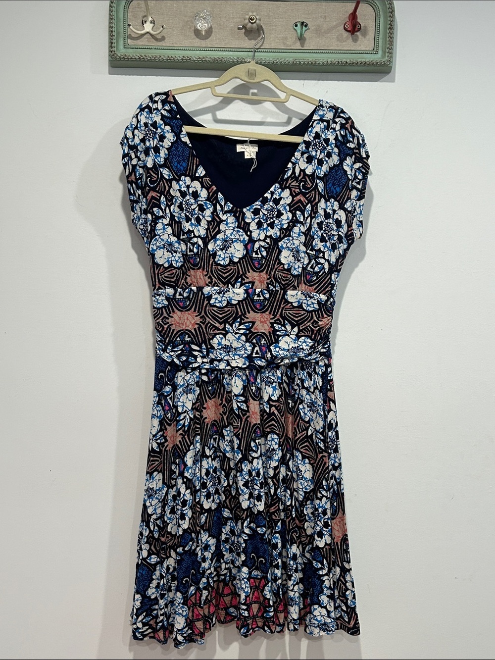 Anthropologie Navy Blue and White Floral V-Neck Mini Dress large women’s